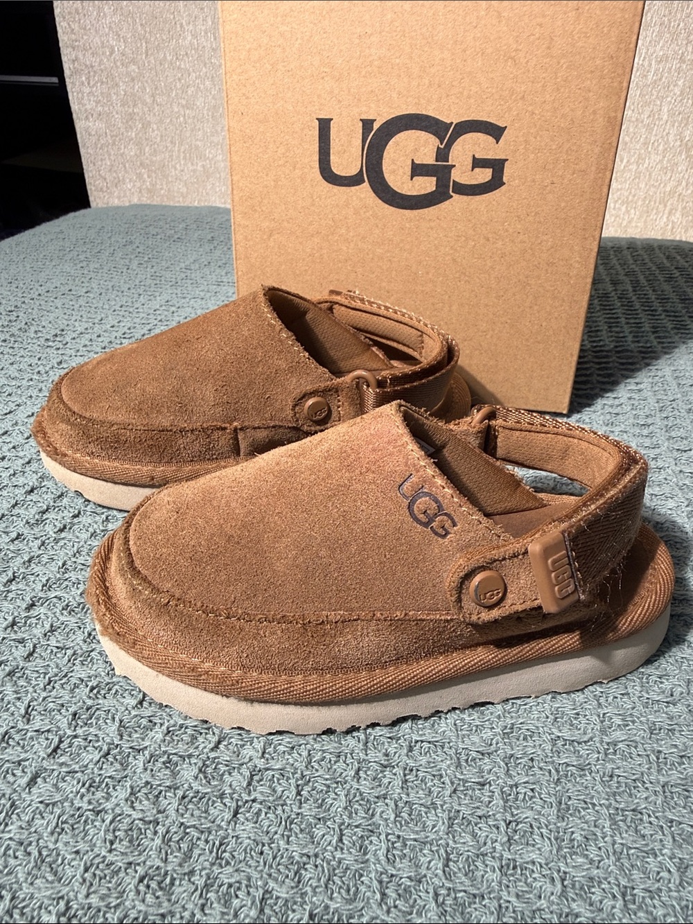 UGG Toddler Goldenstar Slip-On Clog in Chestnut Size 8